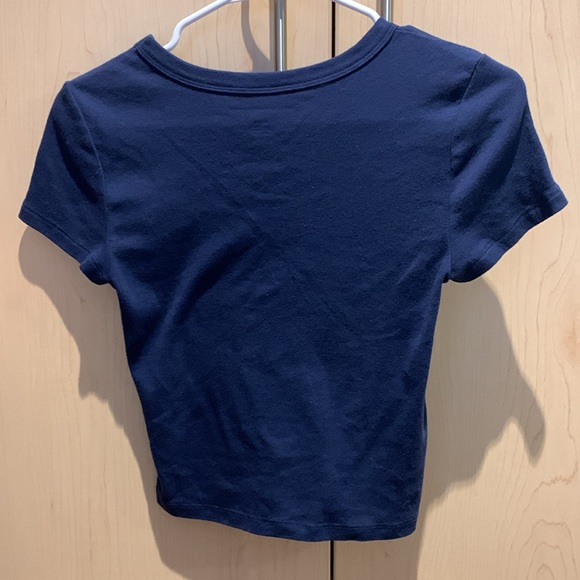 Navy blue baby tee from American Eagle - Picture 2 of 3